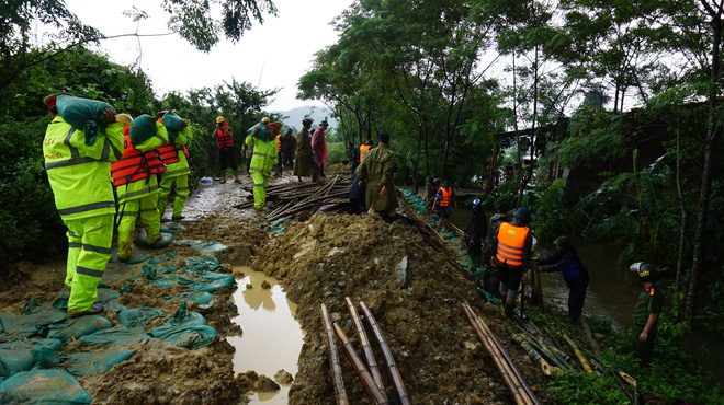 hon 4000 nguoi dan bi de doa tinh mang truoc nguy co vo de o nghe an