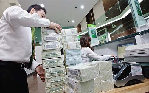 linh hoat ra dong ngoai te don dap chay