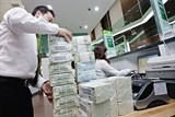 linh hoat ra dong ngoai te don dap chay