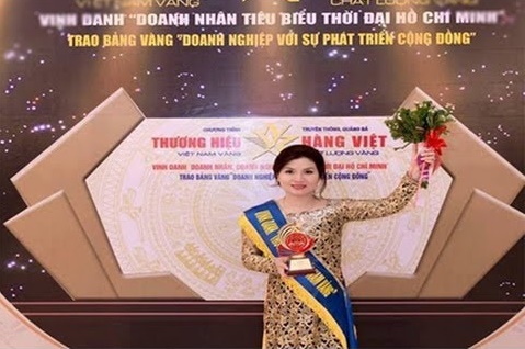 nu doanh nhan ha thi dung nguoi truyen cam hung cho hang nghin ba me bim sua