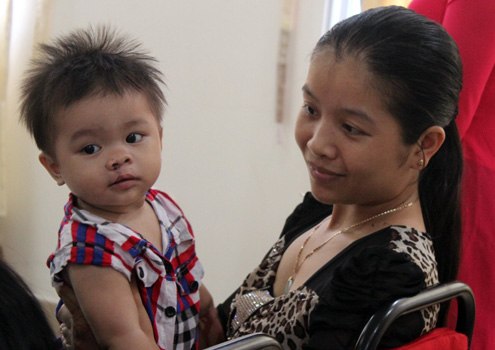 to chuc deviemed phau thuat mien phi cho tre em di tat vung mat tai cao bang