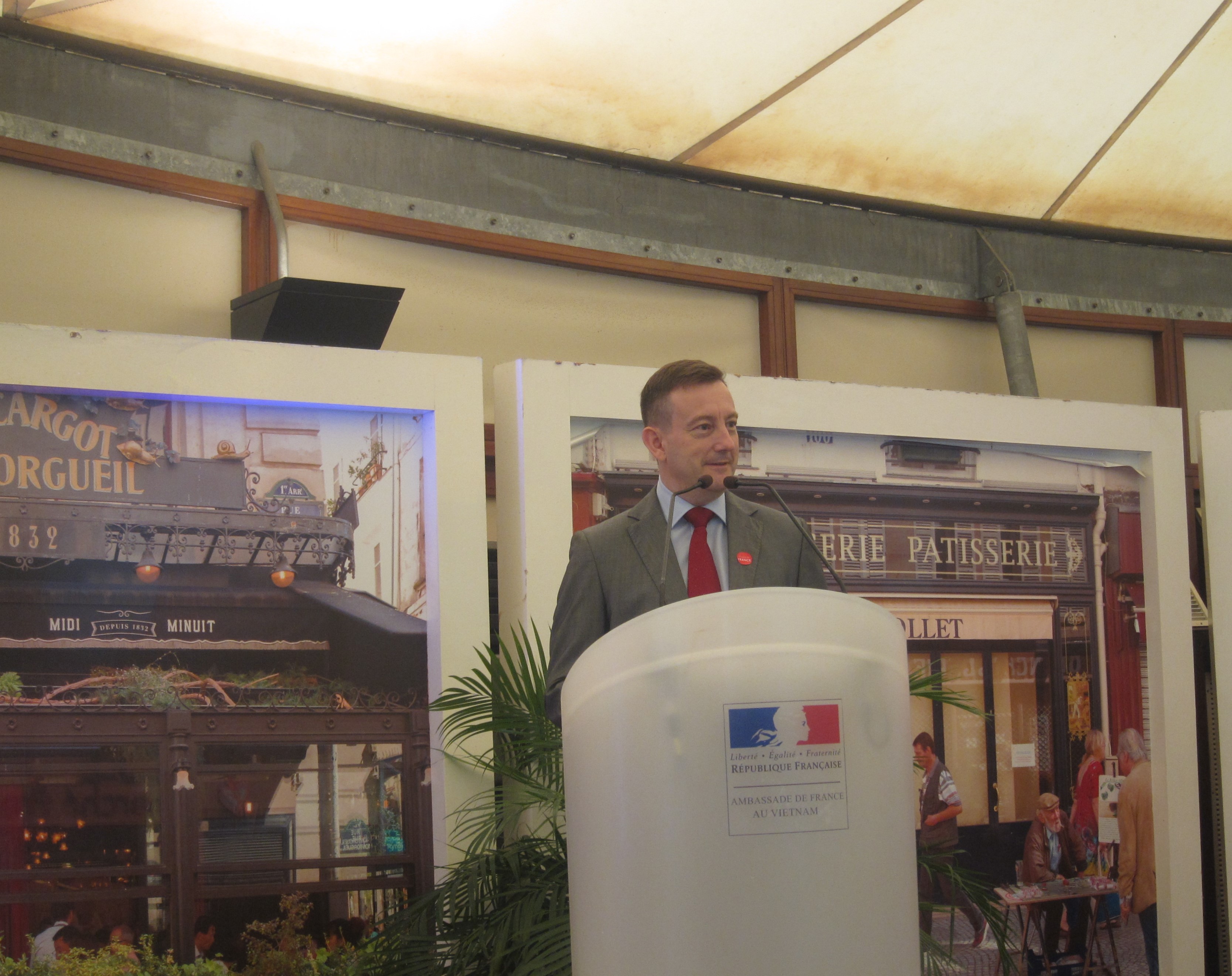 thang 11 thang ton vinh am thuc phap tai viet nam