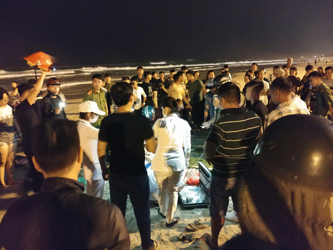 tam bien ban dem 2 du khach trung quoc duoi nuoc o da nang