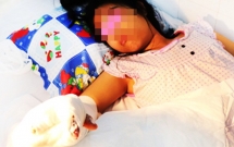 binh duong theo me va em song sinh den truong be gai 14 tuoi o binh duong bi xe container can nat ban tay