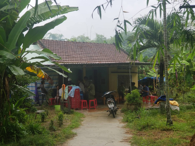 quang nam nguoi phu nu om vet thuong truoc nguc chay sang nha hang xom cau cuu roi tu vong