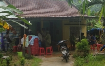 quang nam nguoi phu nu om vet thuong truoc nguc chay sang nha hang xom cau cuu roi tu vong