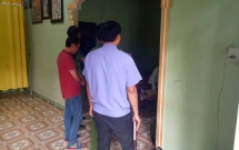 me tu vong bat thuong tren giuong voi nhieu vet thuong con trai uong thuoc tru sau tu tu