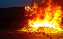 ha noi dang luu thong xe container bat ngo boc chay ngun ngut tren cau thanh tri