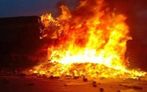 ha noi dang luu thong tren cau thanh tri chiec xe container bat ngo boc chay du doi