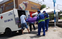 nguoi dan danh ca hot hoang phat hien thi the thanh nien troi gan ben buyt song sai gon