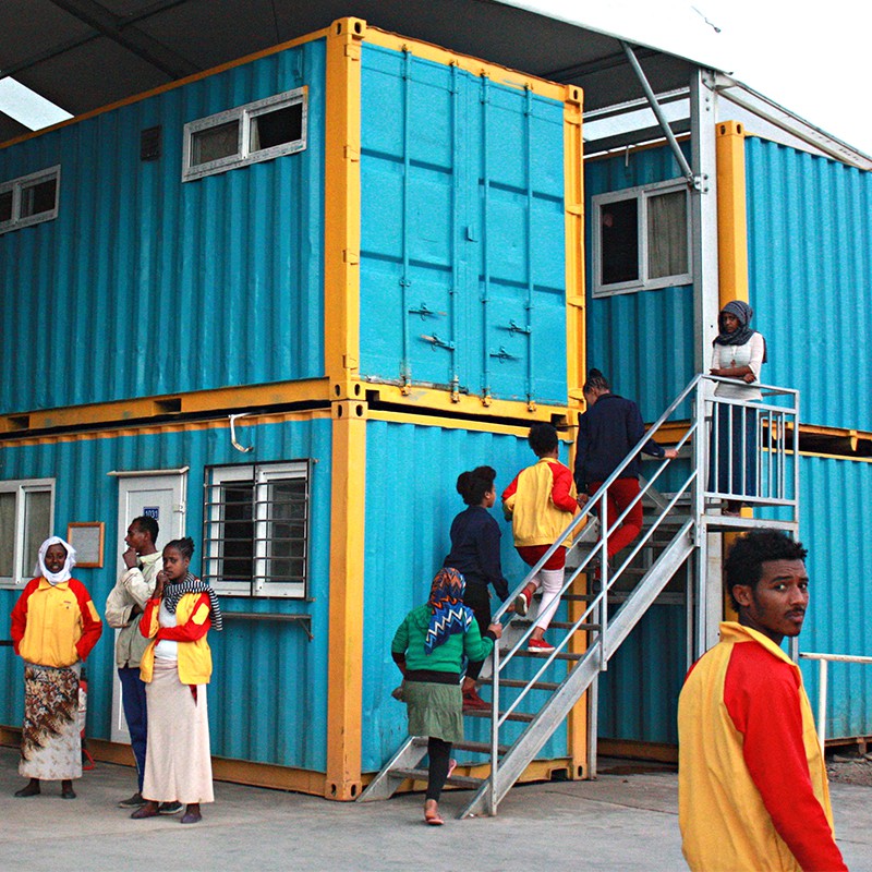 than phan cong nhan ban xu tai cong xuong lam thue cho trung quoc o chau phi