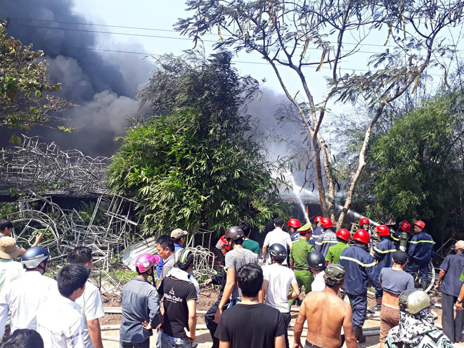 sau tieng no lon kho chua hang ghe xuat khau o hue bi lua thieu rui