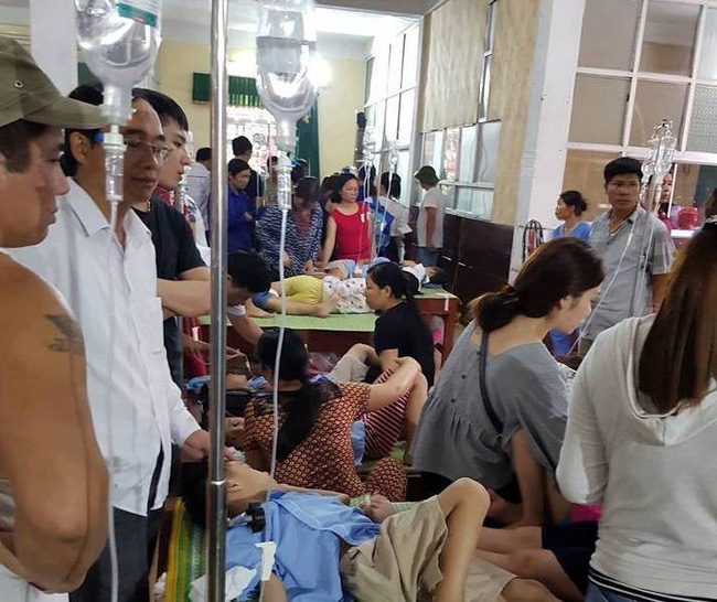 ninh binh sau bua an trua gan 200 hoc sinh tieu hoc nhap vien nghi do ngo doc