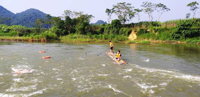 ra song tam nu sinh lop 8 duoi nuoc thuong tam