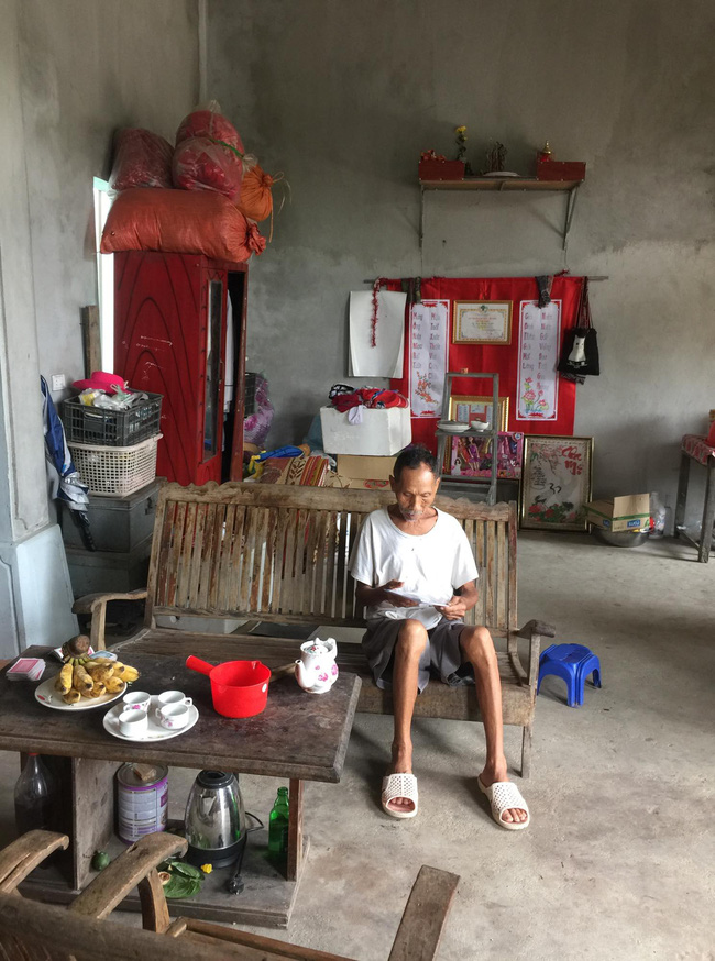 nghe an cu ong 85 tuoi bi ung thu suot nhieu nam gang guong cham vo nam liet giuong vi tai bien