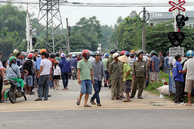 tren duong den tham con trai cha bi tau lua keo le gan 200 met tu vong thuong tam