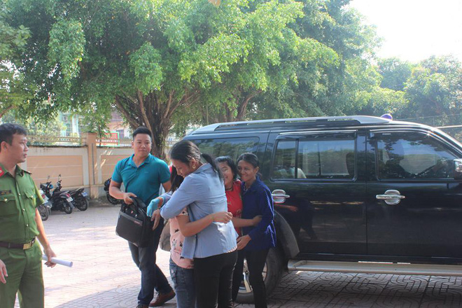 hai thieu nu bo hoc theo ban trai vao mien nam lam thue