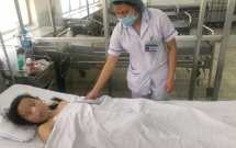 tphcm chay xe giua duong roi nga vao dai phan cach co gai 26 tuoi phai cat hon nua la gan mat gan can mau trong nguoi