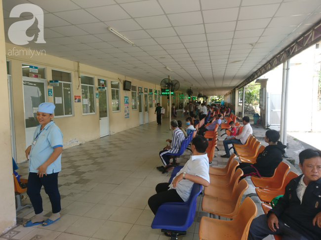 tphcm chay xe giua duong roi nga vao dai phan cach co gai 26 tuoi phai cat hon nua la gan mat gan can mau trong nguoi