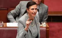 tns australia len an bay no tq phan ung