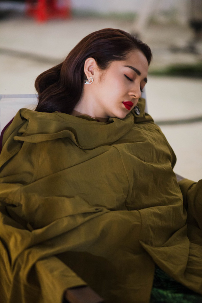 bao anh ngat xiu vi lam viec qua suc