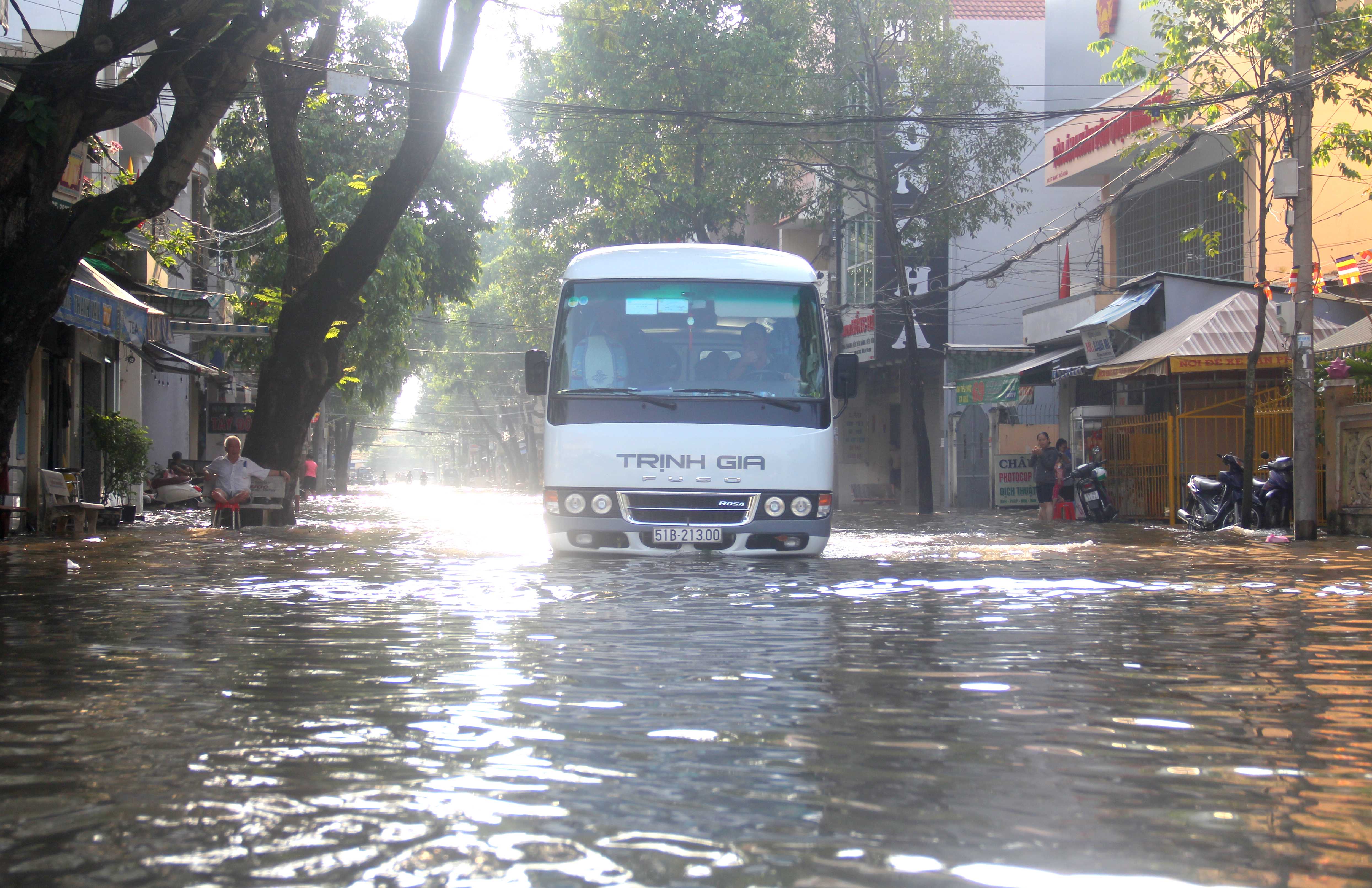nguoi dan can tho kho so vi nhieu tuyen duong ngap sau do trieu cuong