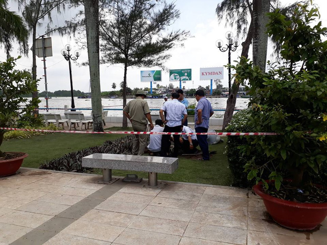 nuoc dang cao vi trieu cuong be gai o can tho bi dien giat nguy kich khi di cung gia dinh tai ben ninh kieu