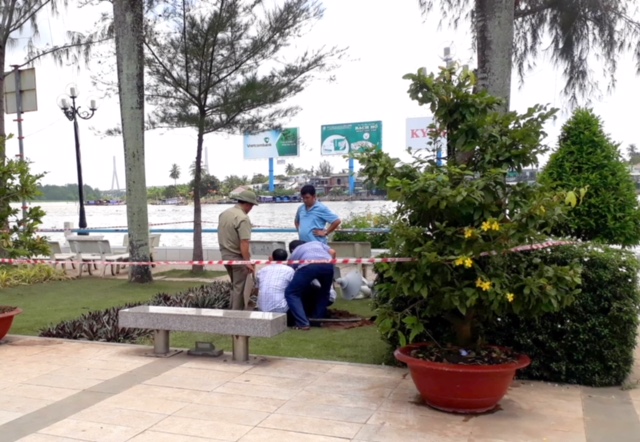 be gai bi dien giat khi di dao o ben ninh kieu