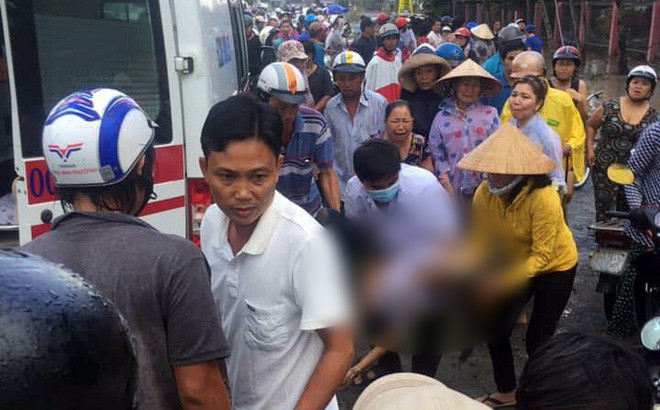 hieu truong truong noi xay ra vu day dien dut khien 6 hoc sinh thuong vong troi da tanh mua va co phu huynh den don nen moi cho cac em ra ve