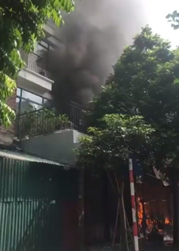 vu chay xuong sofa tai biet thu o kdt trung van 1 nguoi tu vong 4 nguoi bi thuong