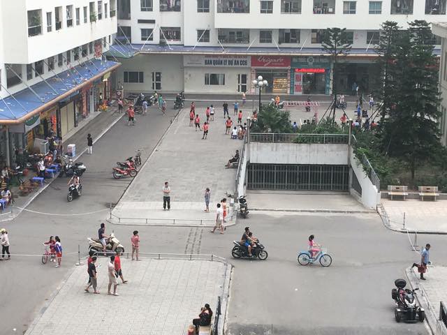 ha noi cu dan hh linh dam soi suc sau vu tai nan do xuat hien day xich chan ngang duong