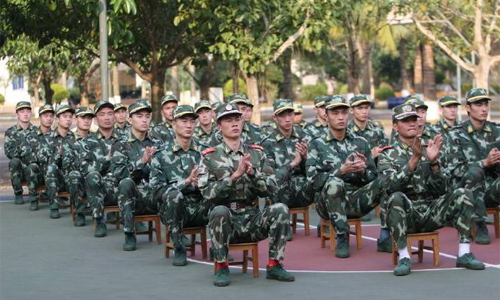 tap quan su cho cau thu bong da trung quoc lai gay bao mang