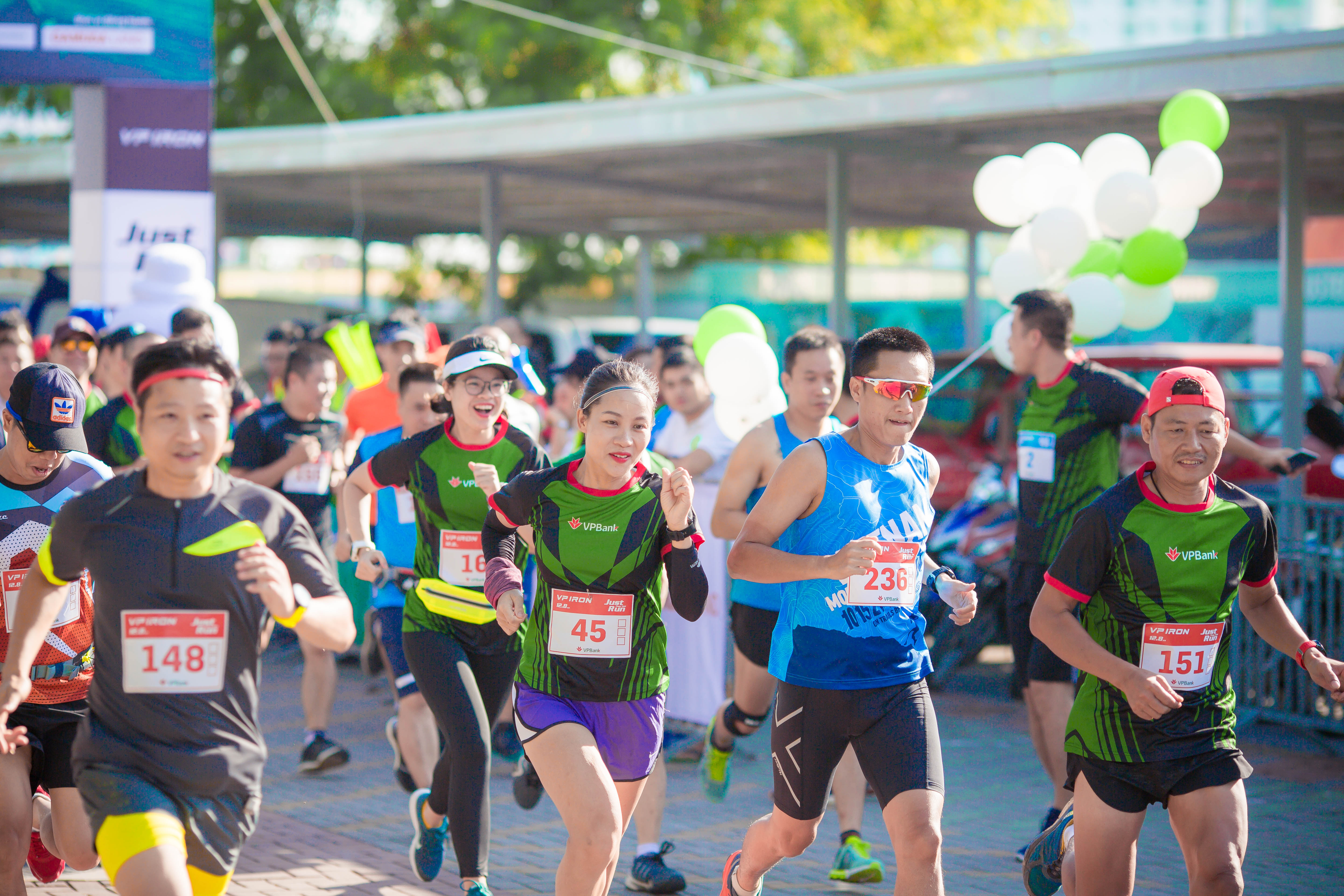 vpbank dong to chuc giai chay hanoi international heritage marathon