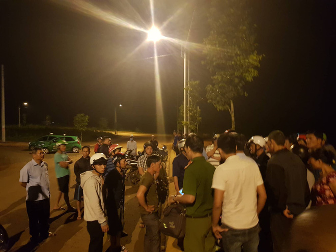 nu sinh lop 11 tu vong duoi ho de lai dien thoai chua nhieu tin nhan tieu cuc