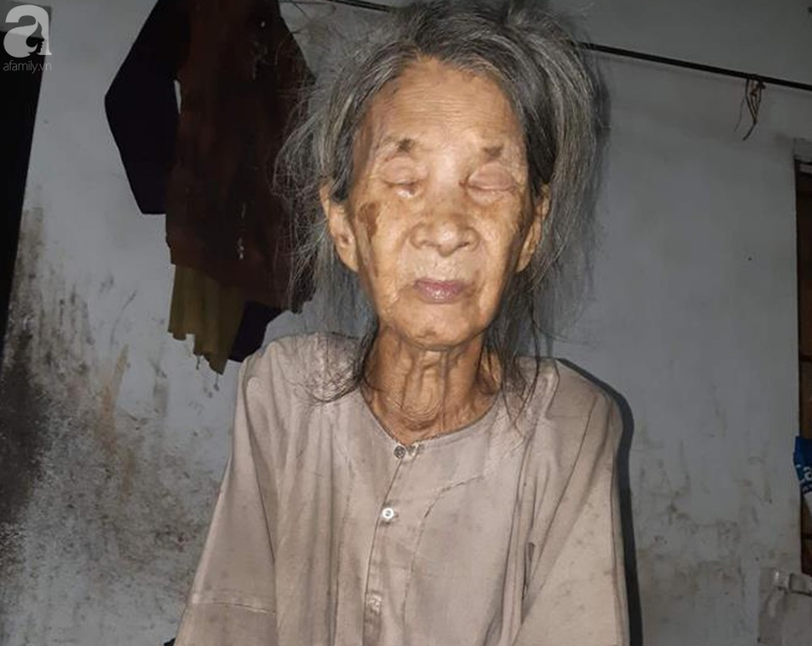 ba me mu gan 90 tuoi va con gai tam than giua ha noi duoc nghe nhieu tieng nguoi den choi la mung lam