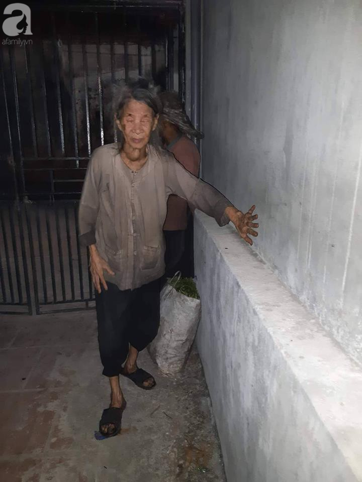 ba me mu gan 90 tuoi va con gai tam than giua ha noi duoc nghe nhieu tieng nguoi den choi la mung lam