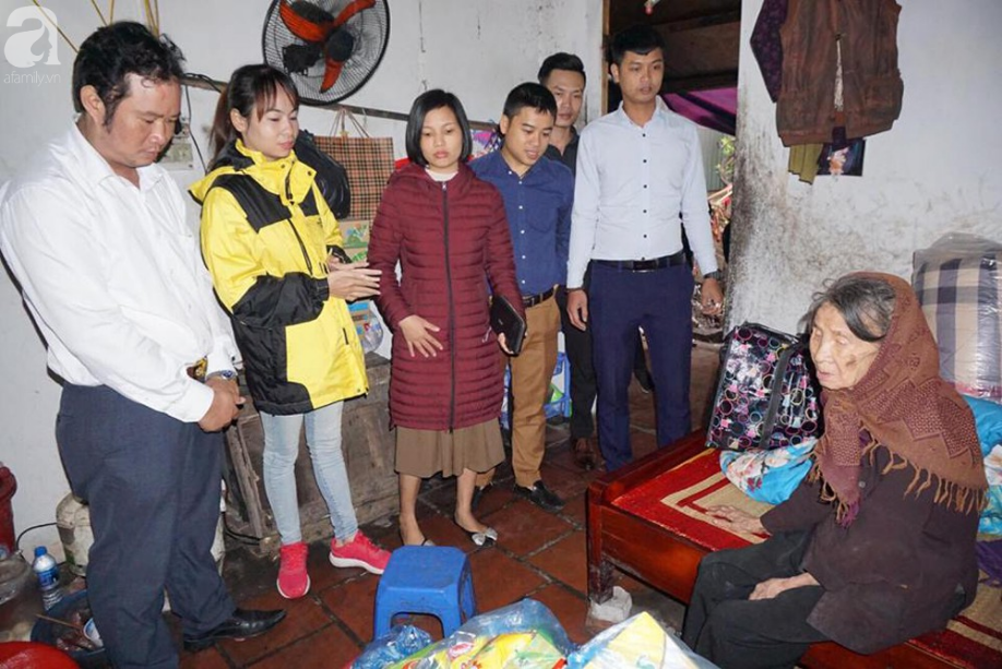 ba me mu gan 90 tuoi va con gai tam than giua ha noi duoc nghe nhieu tieng nguoi den choi la mung lam