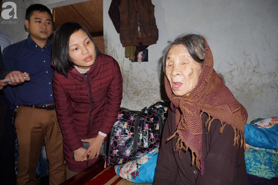 ba me mu gan 90 tuoi va con gai tam than giua ha noi duoc nghe nhieu tieng nguoi den choi la mung lam