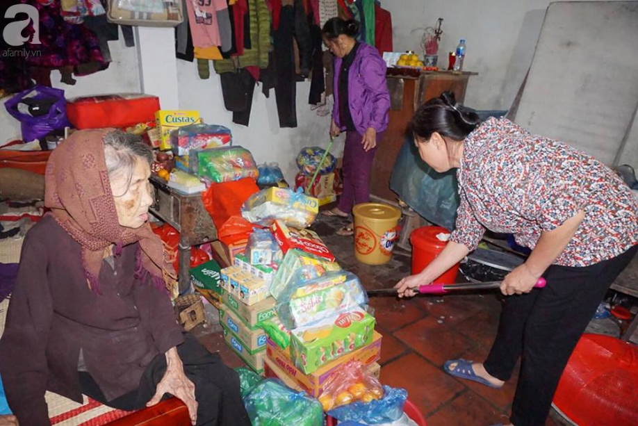 ba me mu gan 90 tuoi va con gai tam than giua ha noi duoc nghe nhieu tieng nguoi den choi la mung lam