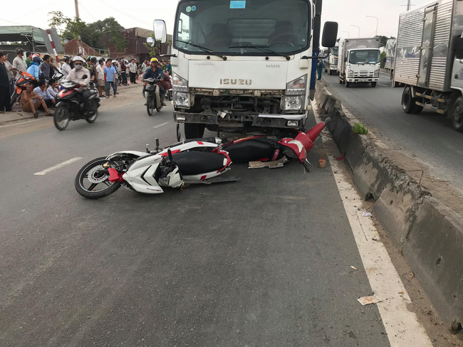 tai nan kinh hoang tai sai gon 2 nguoi chet 3 nguoi bi thuong nang giao thong un tac nghiem trong