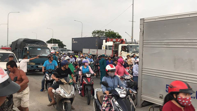 tai nan kinh hoang tai sai gon 2 nguoi chet 3 nguoi bi thuong nang giao thong un tac nghiem trong