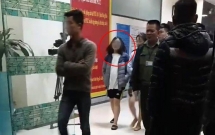 vu be so sinh nghi bi nem o chung cu linh dam cong an niem phong nha dua hai co gai tre tu tang 31 di trong dem