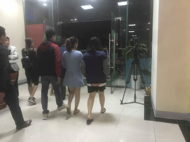 vu be so sinh nghi bi nem o chung cu linh dam cong an niem phong nha dua hai co gai tre tu tang 31 di trong dem