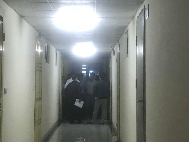 vu be so sinh nghi bi nem o chung cu linh dam cong an niem phong nha dua hai co gai tre tu tang 31 di trong dem