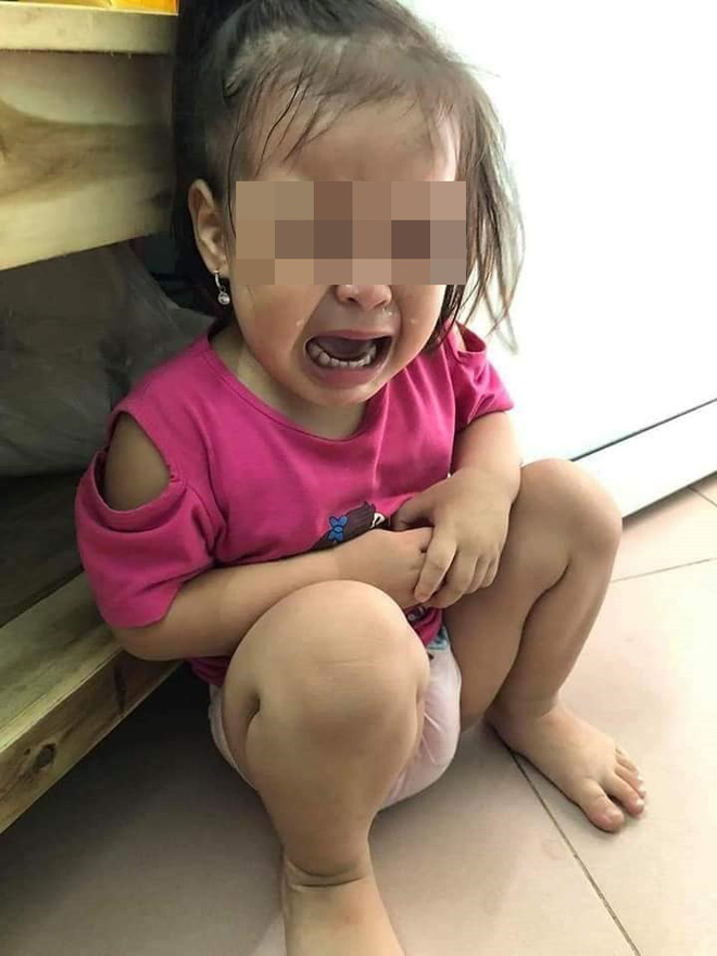 bo me nghe tieng con gai khoc re chay ra thi thay dieu khung khiep trong o dien