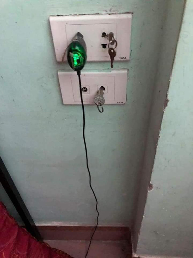 bo me nghe tieng con gai khoc re chay ra thi thay dieu khung khiep trong o dien