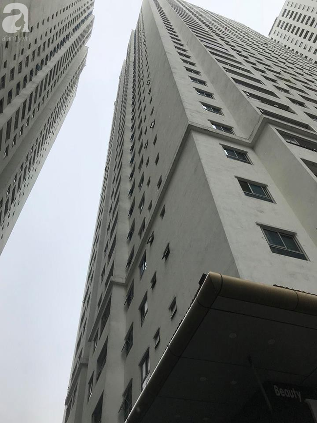 loi khai cua nguoi me nem con moi sinh qua cua so chung cu linh dam