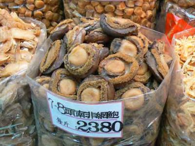 ban tiec hang chuc nghin usd o tq va cau chuyen dang sau tinh mang ngu dan ngheo o nam phi