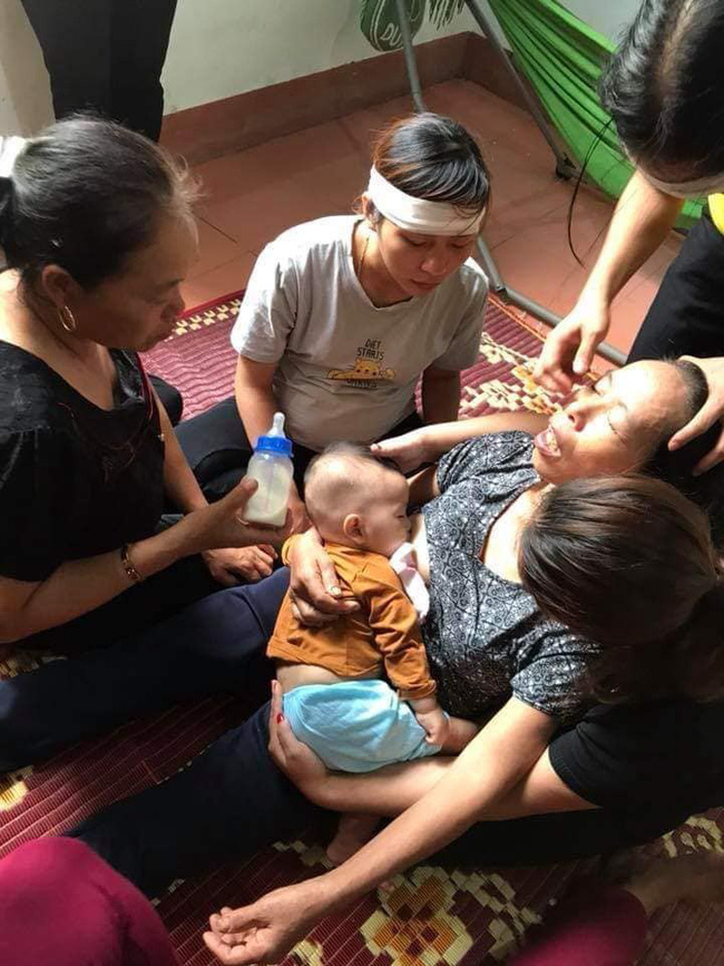 tieng khoc xe long cua dua tre 8 thang tuoi bu vu ba ngoai sau ngay nguoi me tu vong vi tai nan giao thong