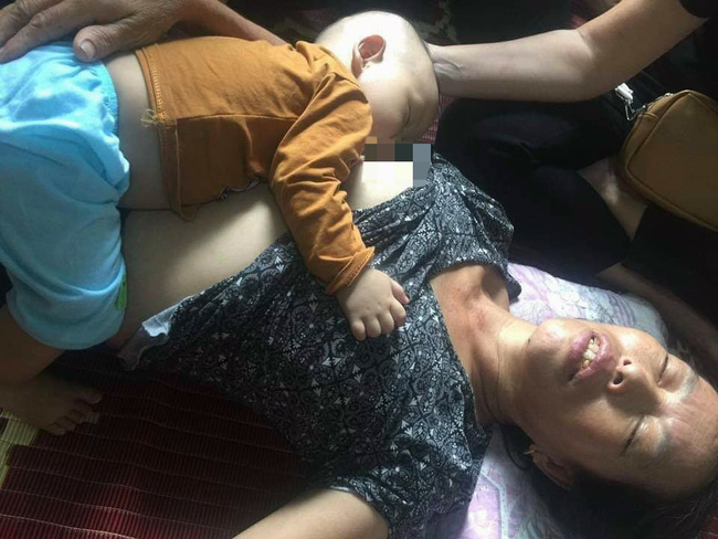 tieng khoc xe long cua dua tre 8 thang tuoi bu vu ba ngoai sau ngay nguoi me tu vong vi tai nan giao thong